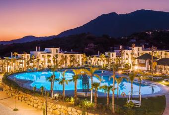 Estepona Holiday Hills allows 18 year olds to book a room