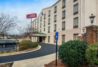 Comfort Suites Columbus State University Area allows 18 year olds to book a room