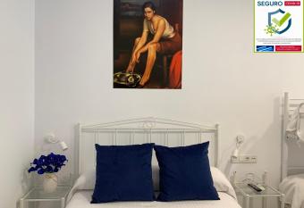 Belmonte Rooms has rooms with a private hot tub