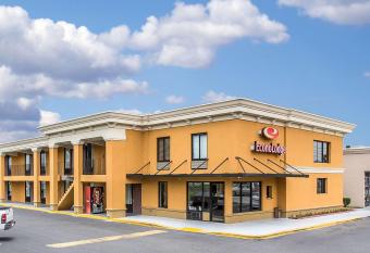 Econo Lodge Midtown has Smoking rooms