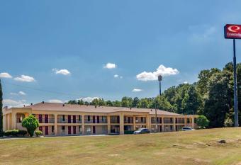 Econo Lodge Union City Atlanta South has Smoking rooms