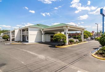 Motel 6 Waycross Ga has Smoking rooms