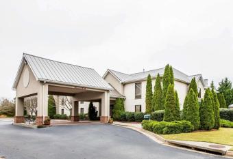 Quality Inn & Suites allows 18 year olds to book a room