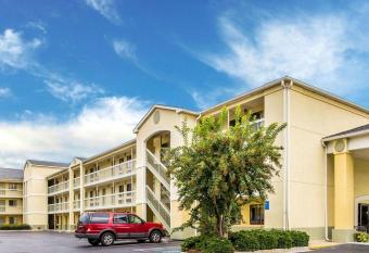 Suburban Studios allows 18 year olds to book a room