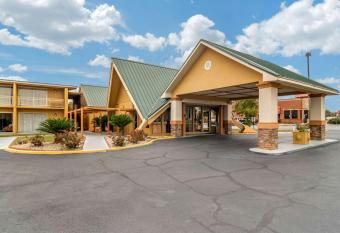Econo Lodge - Perry National Fair Ground Area has Balcony rooms