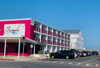 Simple Life Motel has Balcony rooms