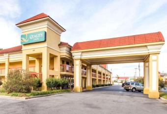 Quality Inn has Smoking rooms