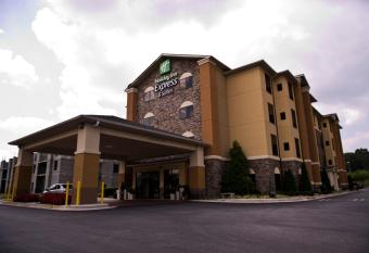 Holiday Inn Express & Suites Atlanta East - Lithonia allows 18 year olds to book a room