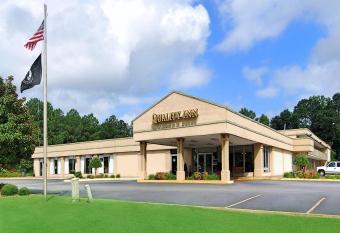 Quality Inn Americus has Smoking rooms
