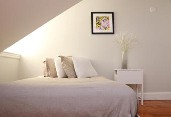 Downtown Beacon Hill, Convenient, Comfy Studio #14 allows 18 year olds to book a room