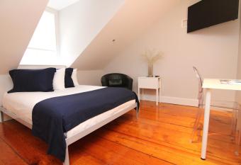 Charming & Stylish Studio on Beacon Hill #15 allows 18 year olds to book a room