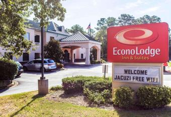 Econo Lodge Inn & Suites has Smoking rooms