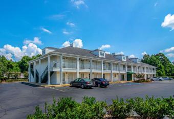 Quality Inn Lagrange East I-85 has Smoking/Balcony rooms