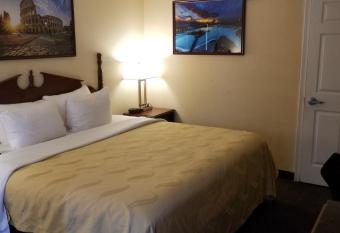 Quality Inn has Smoking rooms