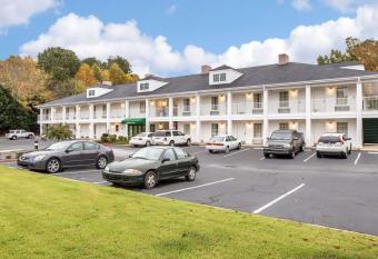 Quality Inn has Balcony rooms