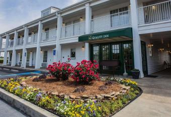 Quality Inn Waynesboro allows 18 year olds to book a room