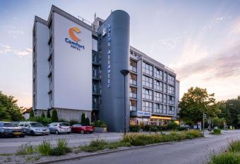 Comfort Hotel Atlantic Muenchen Sued allows 18 year olds to book a room