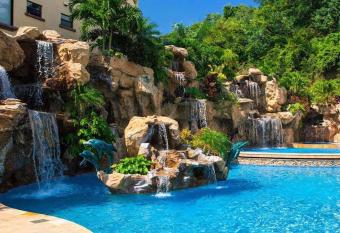 Clarion Suites Roatan at Pineapple Villas has Balcony rooms