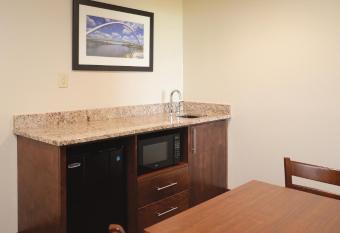 Comfort Inn & Suites Event Center has rooms with a private hot tub