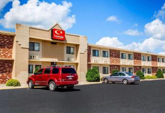 Econo Lodge Inn & Suites has Smoking rooms