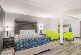 Sonesta Essential Des Moines has Balcony rooms