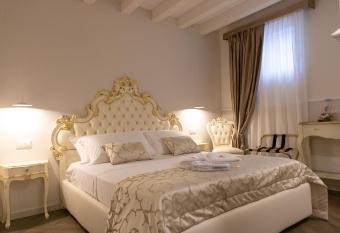 Ca  Vittoria Apartsuite House Chioggia allows 18 year olds to book a room