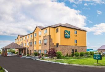 Quality Inn Peru near Starved Rock State Park has Smoking rooms