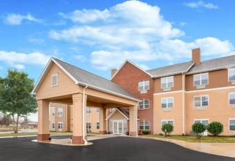 AmericInn by Wyndham Fulton Clinton allows 18 year olds to book a room