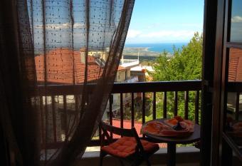 Sofia s House has Balcony rooms