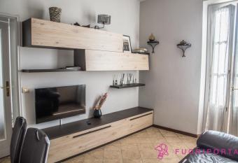 Petit Arc De Triomphe has Balcony rooms