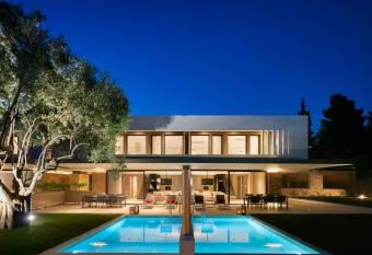 Amantes Villas and Suites allows 18 year olds to book a room