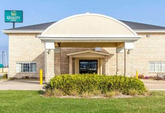 Quality Inn Pontiac allows 18 year olds to book a room