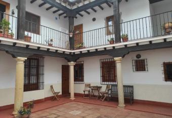 Apartamento Armi    n Ronda- parking opcional allows 18 year olds to book a room