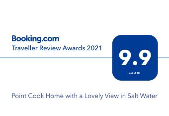 Holiday Rose has rooms with a private hot tub