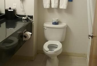 Baymont by Wyndham Indianapolis Northeast has rooms with a private hot tub