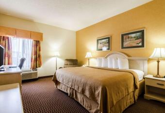 Quality Inn & Suites has rooms with a private hot tub