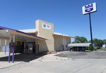 Travelodge by Wyndham Oakley has Smoking/Balcony rooms