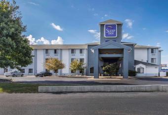 Sleep Inn Henderson-Evansville South allows 18 year olds to book a room