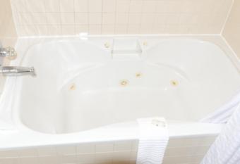 Quality Inn Glasgow allows 18 year olds to book a room