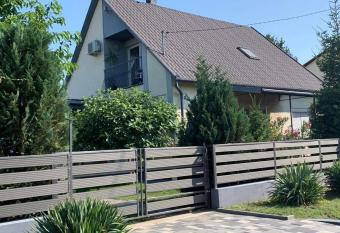 T  parti hangulat   nyaral  -Balatonbogl  r has Balcony rooms