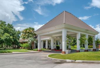 Clarion Inn Conference Center has Smoking rooms