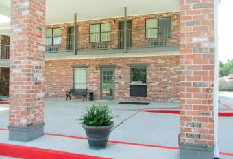 Studio 6-Luling, LA has Smoking rooms