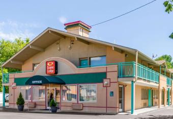 Fairbridge Inn Express Pittsfield has Smoking rooms