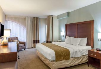 Comfort Suites Ocean City West has rooms with a private hot tub