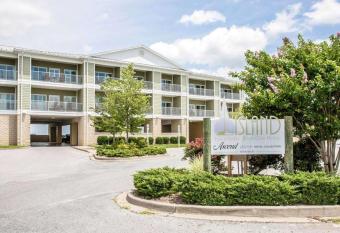 Island Inn and Suites Ascend Hotel Collection has Balcony rooms