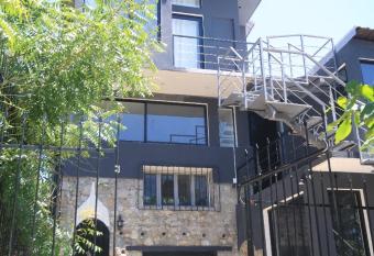 Casita Piedra allows 18 year olds to book a room