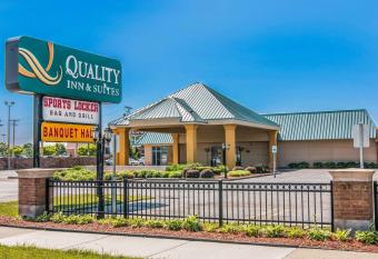 Quality Inn & Suites Banquet Center has Balcony rooms