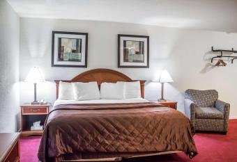 Baymont by Wyndham Iron Mountain allows 18 year olds to book a room