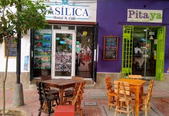 BASILICA HOSTAL Y CAFE allows 18 year olds to book a room