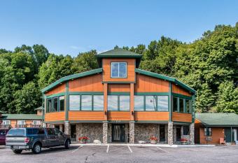 Econo Lodge Lakeview has Balcony rooms